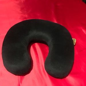 “EUC” NECK CUSHION W/ TAG THAT CAN BE ATTACHED
